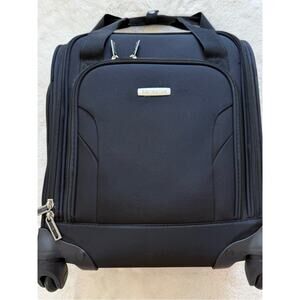 Samsonite spinner underseater Retail 112$